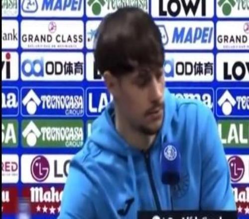 你也是C羅比爾曼切維奇在發(fā)布會上將面前的可樂挪走