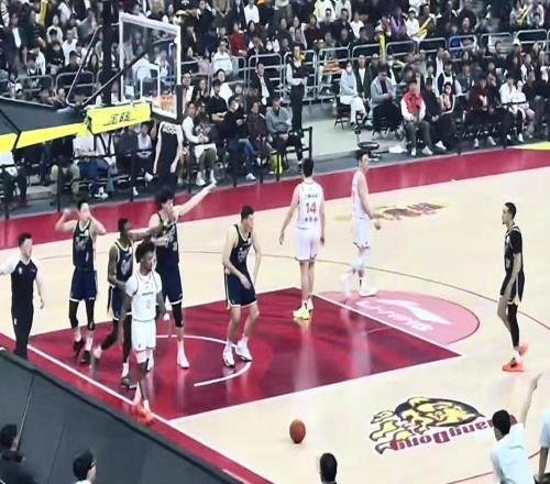 廣東隊到底怎么啦！今年本土球員好像都不會打球一樣