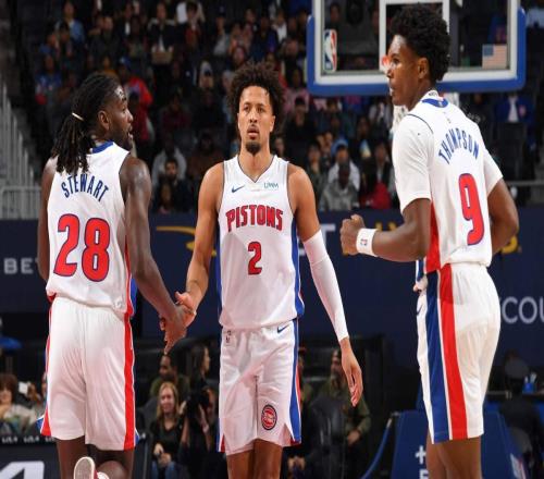 同隊(duì)不同命！才3年一個(gè)從藍(lán)領(lǐng)成全明星，一個(gè)球隊(duì)二當(dāng)家已被交易