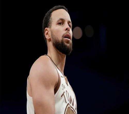 路威：勇士隊(duì)斯蒂芬?guī)炖镉型麆?chuàng)造NBA歷史，在球館外獲贈(zèng)多座雕像