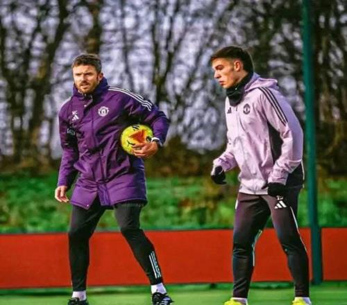 曼聯(lián)今夏愿3000萬賣烏加特！拉爵因他改變轉(zhuǎn)會策略，清洗名單6人