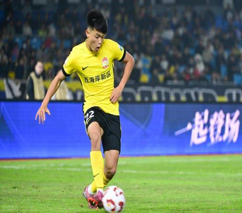 深圳截胡失敗，上港隊(duì)正式官宣楊希加盟，未來將挑大梁，值得期待