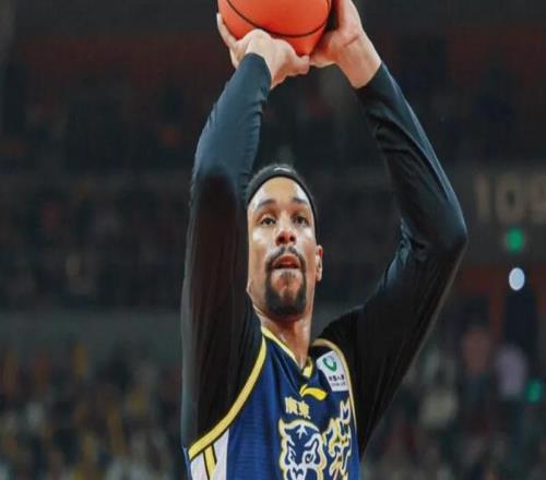 廣東這內(nèi)線人見人虐！攻守毫無效果，杜鋒回應(yīng)外援調(diào)整并未提大外