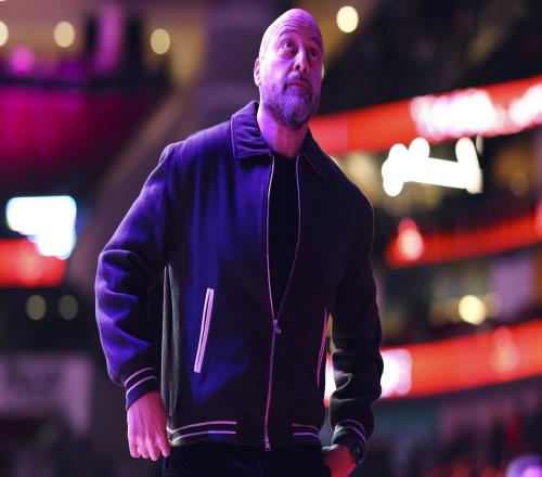 火箭明明缺控衛(wèi)為何交易截止日前按兵不動(dòng)到底有何玄機(jī)