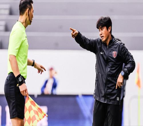 球員未經(jīng)同意就轉(zhuǎn)會(huì)高層根據(jù)名單引援！徐正源批成都添欲加之罪