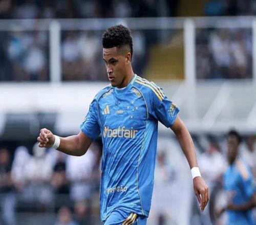 記者：多特簽下普拉特斯的固定費(fèi)用為700萬歐元，分三期支付