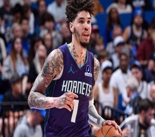 杜蘭特背靠背31+3+5搶斷難救主，申京11中3阿門8分，火箭不敵黃蜂