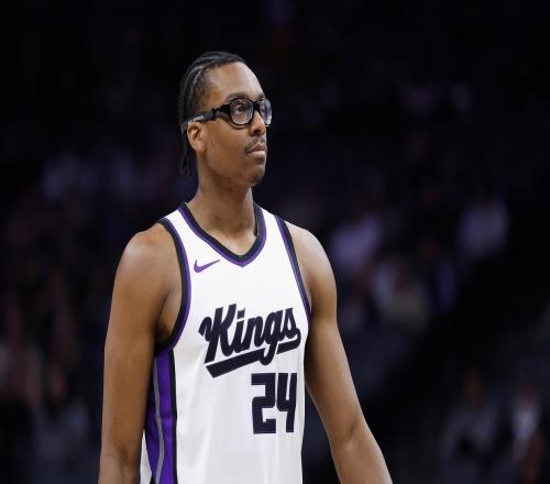 4人缺陣，火箭隊(duì)被動(dòng)變陣！24歲“眼鏡俠”首進(jìn)輪換，高效砍5+1+2