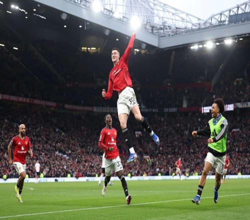 曼聯(lián)一周雙賽謝什科必首發(fā)！一特質(zhì)征服更衣室，拉爵或放棄買(mǎi)前鋒