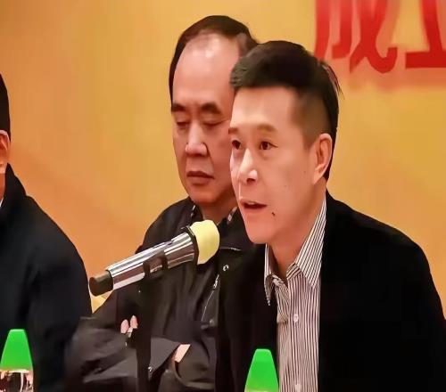 倒反天罡！杜鋒高升后反成陳老板上級(jí)，朱芳雨也是他下屬，太牛了