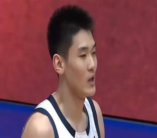 廣東遭豪門3殺，杜鋒無奈，雙外援盡力，他仨湊合，他倆拖了后腿