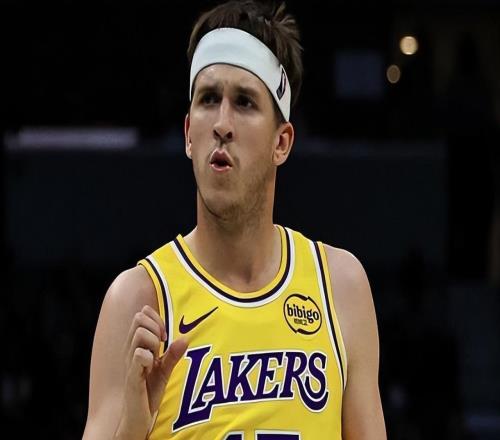 里夫斯越強(qiáng)詹皇越開心！場均26+5拿他換字母，組三巨頭鎖定第5冠