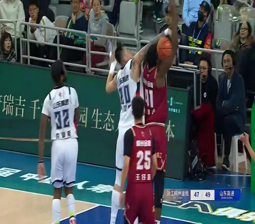 驚險(xiǎn)1分險(xiǎn)勝！CBA杯第1支4強(qiáng)出爐：陳林堅(jiān)閃耀1戰(zhàn)，強(qiáng)硬3分制勝！