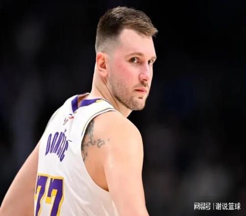 湖人主場逆轉三喜臨門，里夫斯為東詹兜底，新援射手能無縫銜接