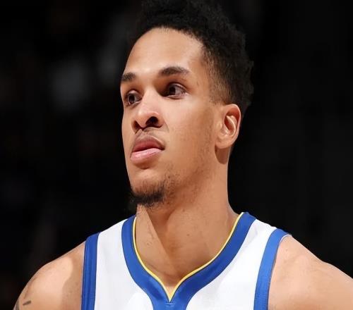 勇士10197險勝太陽球員評價：4人優(yōu)秀，2人及格，4人低迷