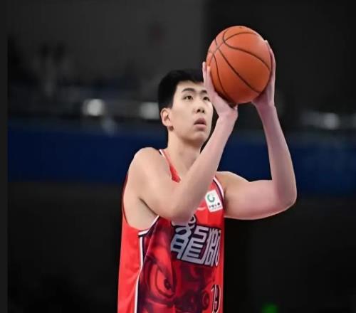 離開廣東隊就爆發(fā)，徐昕是常規(guī)賽第一階段蓋帽王+籃板王
