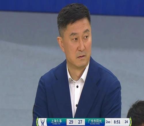 廣東男籃9分完敗不敵上海，無緣杯賽四強，奎因37+14洛夫頓31+11