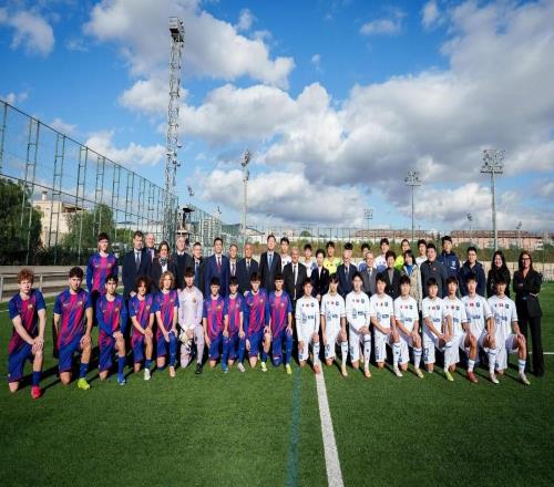 西甲聯(lián)盟和巴薩在拉瑪西亞接待中國(guó)高層代表團(tuán)，聚焦青訓(xùn)體系成功經(jīng)驗(yàn)