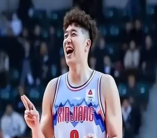 賽季報銷！31歲新疆鐵塔倒下，CBA悲情中鋒再遭重創(chuàng)，堪稱玻璃人