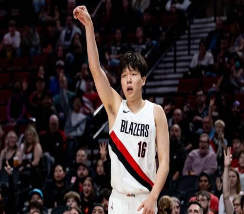 楊瀚森2分1板！開拓者20分大勝終結(jié)6連敗亨德森復(fù)出首秀11+5+9