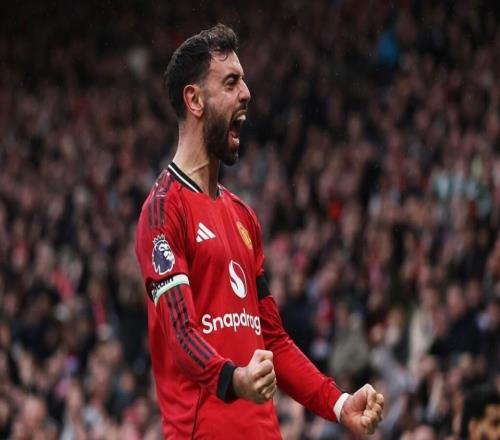 B費(fèi)獨(dú)造2球！幸運(yùn)破門后滑跪慶祝，5輪連造6球，全隊(duì)瘋狂慶祝