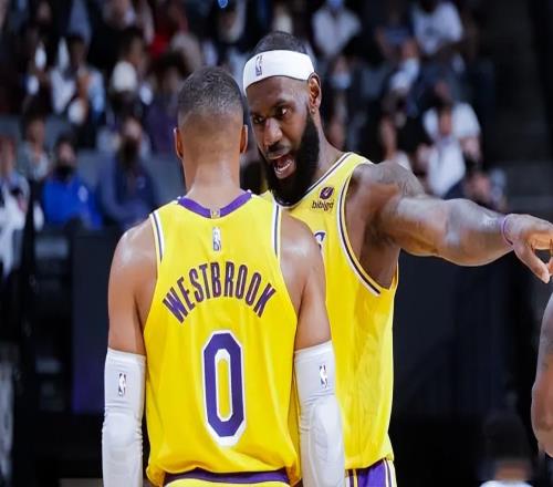 不打了！再見湖人！離開詹姆斯后，你又成NBA棄子，離退役不遠了