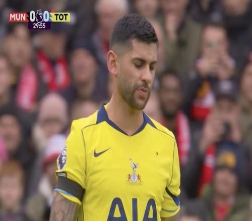 4次染紅，羅梅羅是熱刺隊史英超領(lǐng)到紅牌并列最多的球員