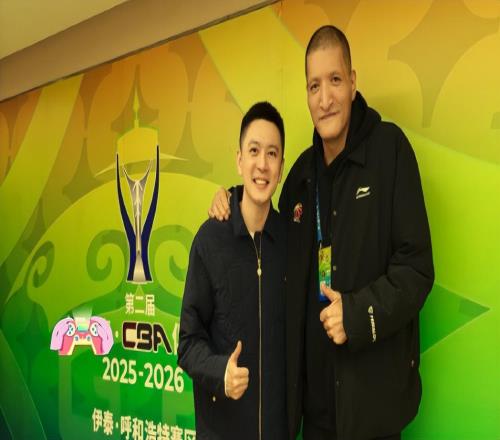 啥叫CBA頂流楊鳴一不小心成了主角，風(fēng)頭竟然完全蓋過了杜鋒！