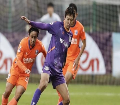 收了李帥4萬元！31歲后衛(wèi)站法院門口拍照起訴足協(xié)：要讓骯臟現(xiàn)形