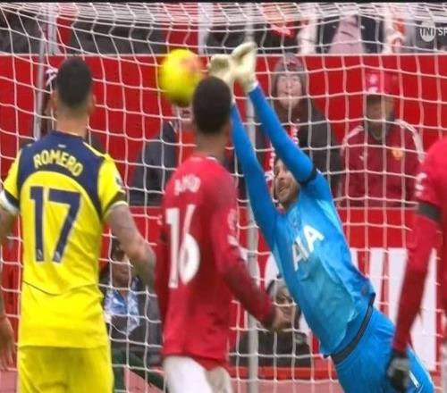 幸虧有你，面對曼聯(lián)轟炸，維卡里奧全場做出8次撲救