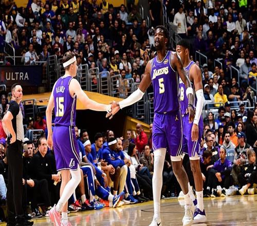 被恩比德各種打爆！湖人先發(fā)中鋒突然間在防守端失去了自信心