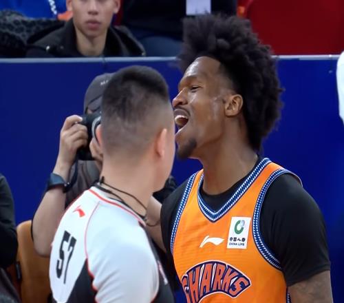 CBA名記喊話古德溫：王少杰受傷，你應(yīng)該出來(lái)點(diǎn)評(píng)一下才科學(xué)