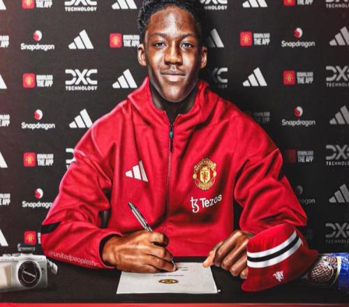 曼聯(lián)10萬(wàn)周薪續(xù)約新帝星時(shí)間已定！卡里克拒租鐵腰，打造青訓(xùn)招牌