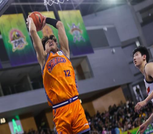 一個(gè)急救兵，砍15+5讓準(zhǔn)國手無地自容，球迷：張鎮(zhèn)麟終于有替補(bǔ)了