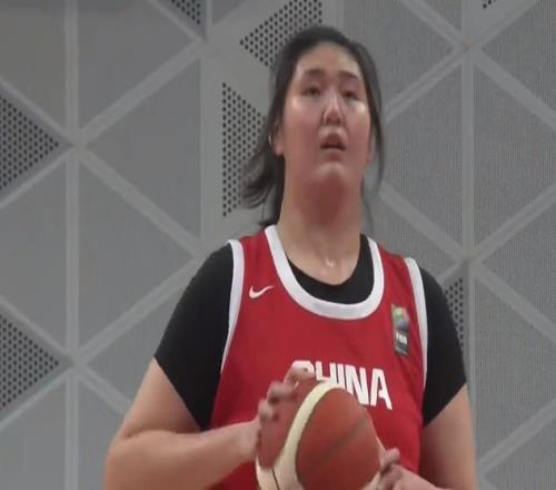 王思雨缺陣，劉禹彤首發(fā)！中國(guó)女籃熱身賽，半場(chǎng)暫時(shí)領(lǐng)先對(duì)手34分