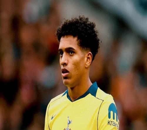 客戰曼聯替補登場，巴西后衛索薩迎來熱刺生涯首秀