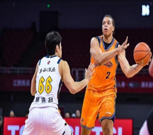 上海男籃拒絕輸球！全力淘汰山東隊，盧偉沖擊決賽，央視直播
