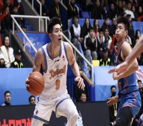 連續(xù)兩個(gè)賽季因傷報(bào)銷(xiāo)！爭(zhēng)議內(nèi)線(xiàn)又掉鏈子，新疆沖季后賽難度提升