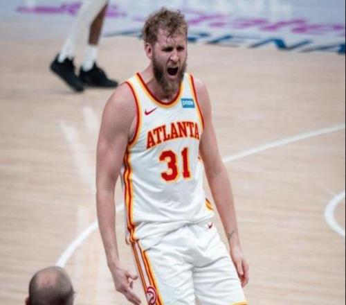 太離譜了！狂轟26+11+5+4！你快打成濃眉了