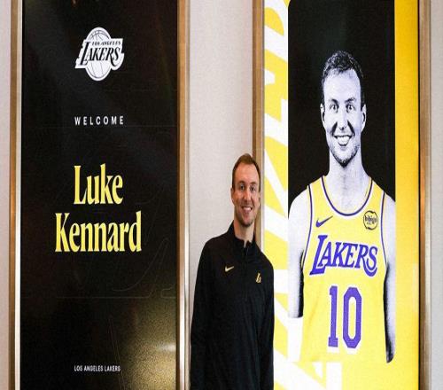 肯納德亮相湖人訓(xùn)練館！最快首秀戰(zhàn)勇士高中生涯得分高于詹姆斯