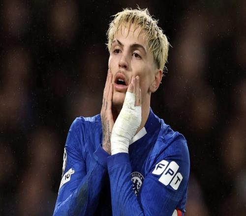 電訊報(bào)：加納喬似乎缺乏信心，不愿意突破對(duì)方防守