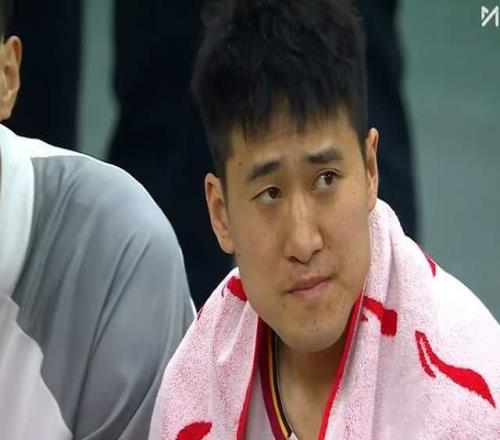 汗顏！3外援砍84分，本土球員淪為看客，廣廈逆轉進4強，難言光彩