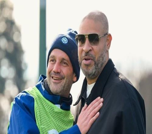 見到偶像，馬庫斯圖拉姆和阿德里亞諾見面擁抱