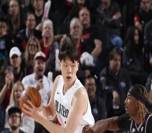 三分鐘三次犯規(guī)，楊瀚森的生存環(huán)境如此殘酷