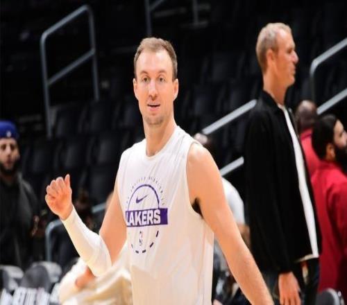 即插即用！湖人新援三分王首秀閃耀砍10分+2記三分