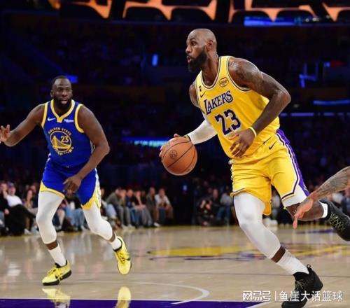 湖人贏球仍存頑疾，老詹談庫(kù)里攤牌！肯納德認(rèn)清現(xiàn)實(shí)，一人該首發(fā)