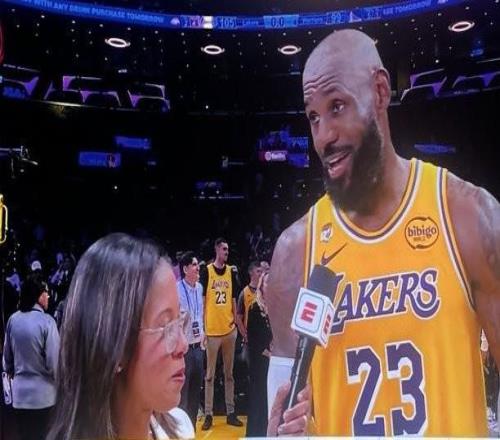 詹姆斯：我看向場(chǎng)邊時(shí)會(huì)下意識(shí)尋找?guī)炖锏纳碛?，祝他早日康?fù)