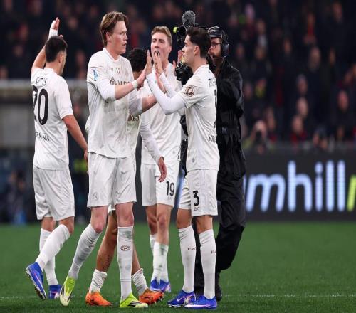 32！意甲冠軍少打1人仍逆轉(zhuǎn)曼聯(lián)2棄將攜手爆發(fā)霍伊倫雙響+點(diǎn)殺