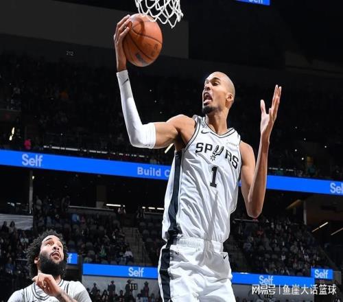 完勝！文班16+11狀元12中5，卡斯?fàn)?0+12+12創(chuàng)紀(jì)錄，克萊也真盡力