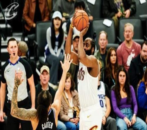 拉鋸戰(zhàn)！騎士三分18中5仍領(lǐng)先2分：哈登首秀6中1，阿倫17分8板